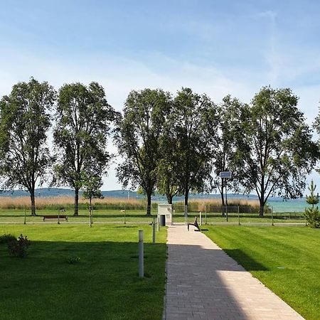 Lelle Resort B20 Балатонлеле Екстериор снимка