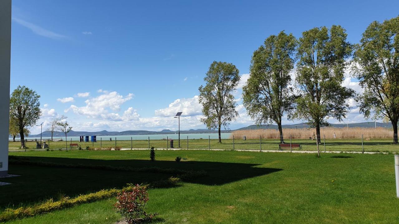 Lelle Resort B20 Балатонлеле Екстериор снимка