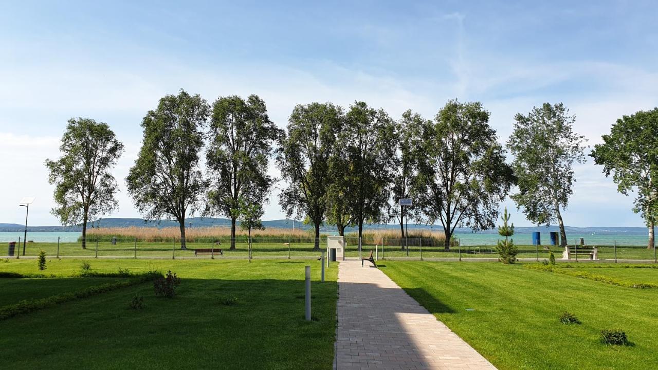 Lelle Resort B20 Балатонлеле Екстериор снимка