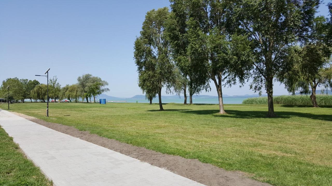 Lelle Resort B20 Балатонлеле Екстериор снимка