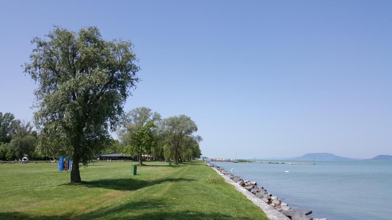 Lelle Resort B20 Балатонлеле Екстериор снимка