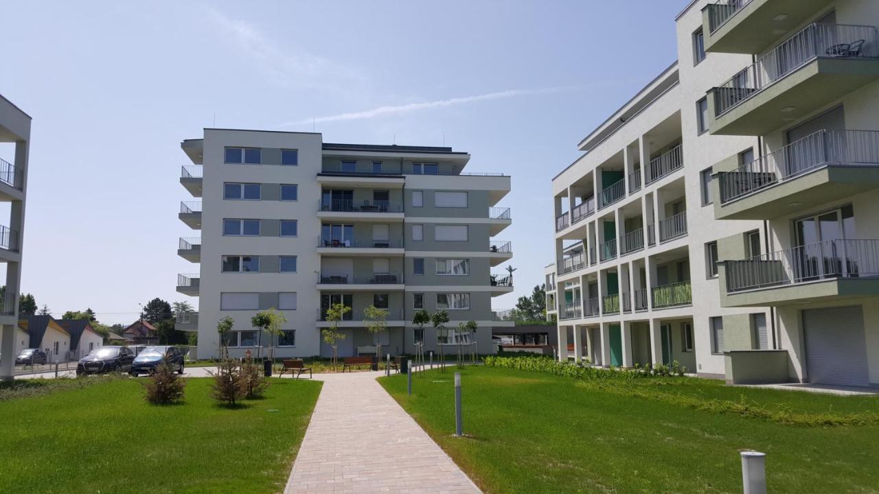 Lelle Resort B20 Балатонлеле Екстериор снимка