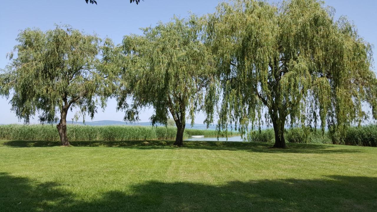 Lelle Resort B20 Балатонлеле Екстериор снимка