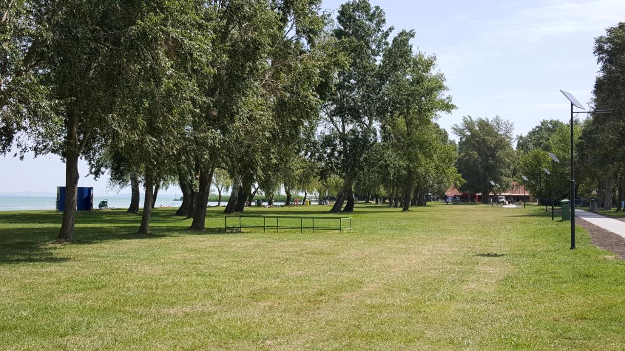 Lelle Resort B20 Балатонлеле Екстериор снимка
