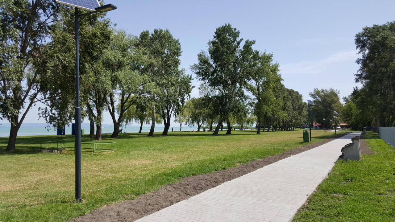 Lelle Resort B20 Балатонлеле Екстериор снимка