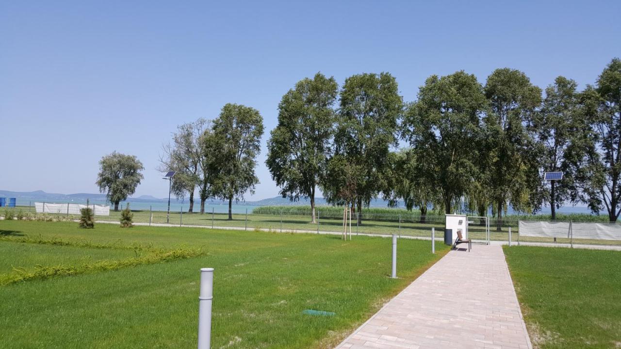 Lelle Resort B20 Балатонлеле Екстериор снимка
