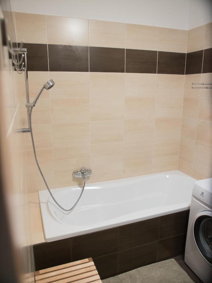 Lelle Resort B20 Балатонлеле Екстериор снимка