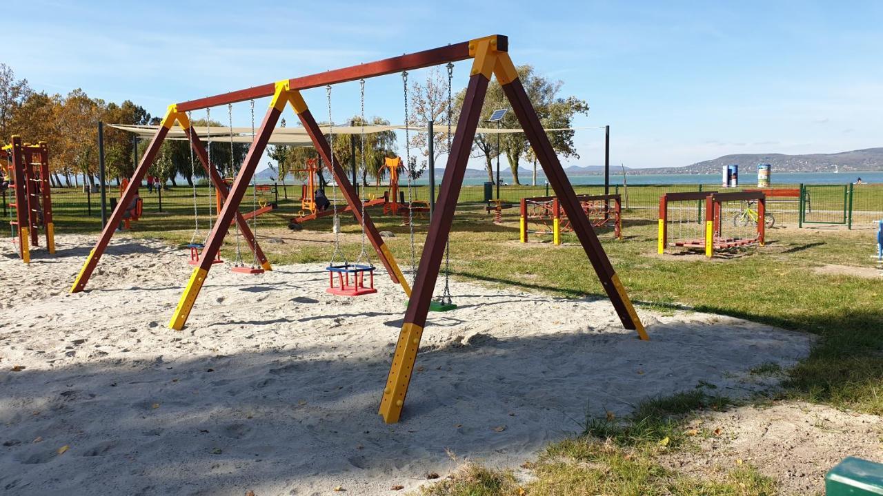Lelle Resort B20 Балатонлеле Екстериор снимка